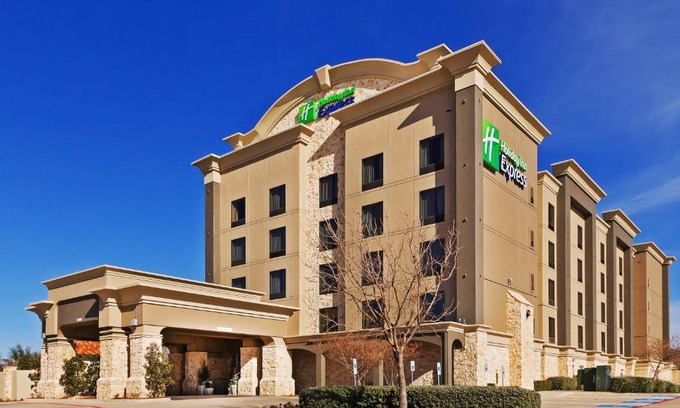 Frisco Hotel | Holiday Inn Express Frisco Legacy Park Area by IHG