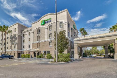 Clearwater Hotel | Holiday Inn Express Hotel & Suites Clearwater US 19 North by IHG
