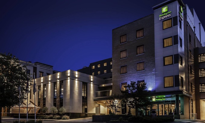 Dublin Hotel | Holiday Inn Express Hotel Dublin Airport by IHG