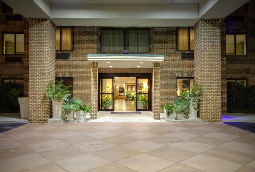 Royal Pines Estates Hotel | Holiday Inn Express Hotel & Suites Columbia-I-20 at Clemson Road by IHG