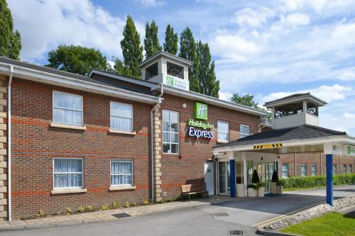 Woodlesford Hotel | Holiday Inn Express Leeds-East by IHG