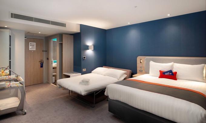Heathrow Villages Hotel | Holiday Inn Express London Heathrow T4 by IHG
