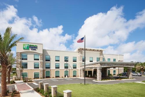Pensacola Hotel | Holiday Inn Express & Suites Gulf Breeze - Pensacola Area by IHG
