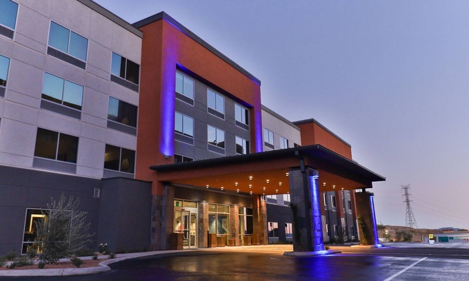 Mission Hills Hotel | Holiday Inn Express & Suites Henderson South - Boulder City by IHG