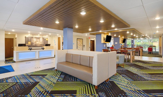 Abingdon Hotel | Holiday Inn Express & Suites Abingdon by IHG