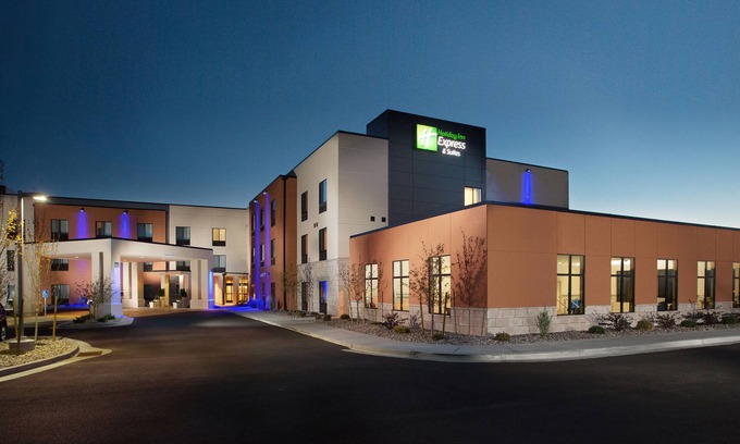Pocatello Hotel | Holiday Inn Express & Suites Pocatello by IHG
