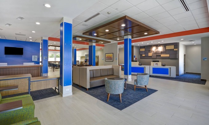 El Lago Hotel | Holiday Inn Express & Suites Houston NASA - Boardwalk Area by IHG