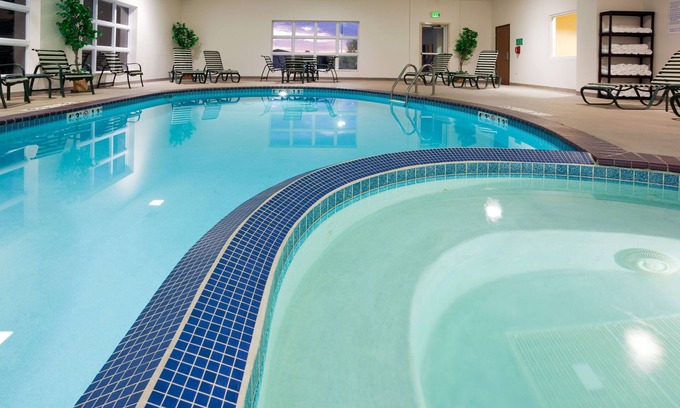 Stevens Point Hotel | Holiday Inn Express and Suites Stevens Point by IHG