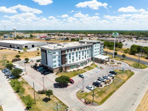 Bellmead Hotel | Holiday Inn Hotel & Suites Waco Northwest by IHG