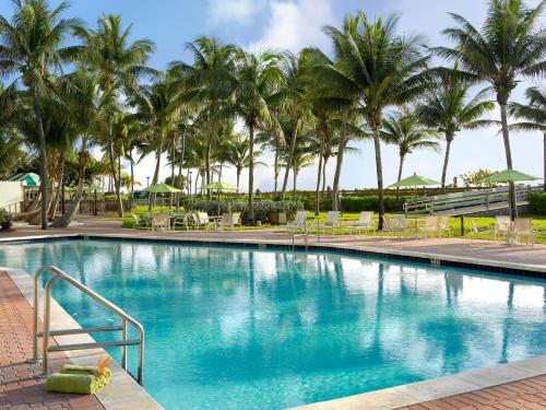 Mid Beach Hotel | Holiday Inn Miami Beach-Oceanfront by IHG