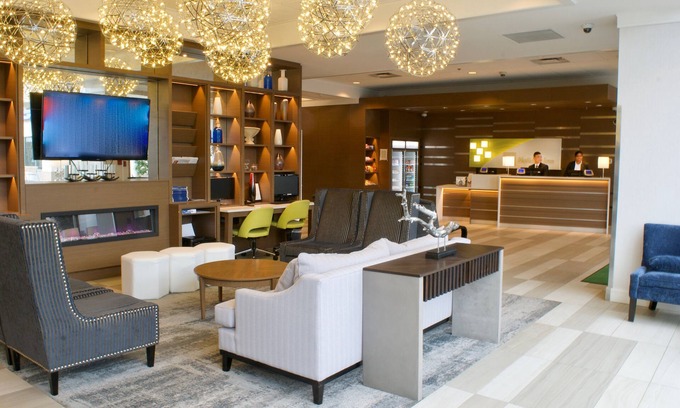 Richmond Hotel | Holiday Inn Vancouver Airport- Richmond by IHG