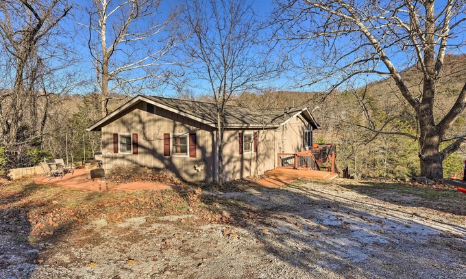 Eureka Springs Cottage | Holiday Island Home: Hot Tub & Wood Stove!