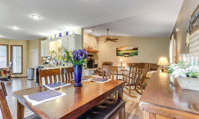 Eureka Springs House | Holiday Island Family Home on 13th Green!