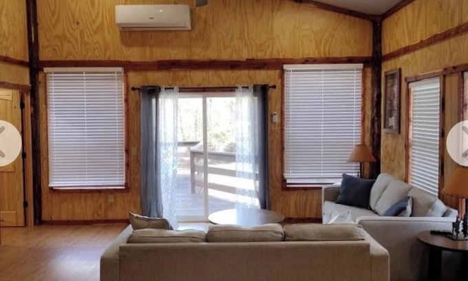 Mountain View Cabin | Holiday Mountain Resort Creek Cabin 1, Relaxing 3-bedroom cabin on the Sylamore