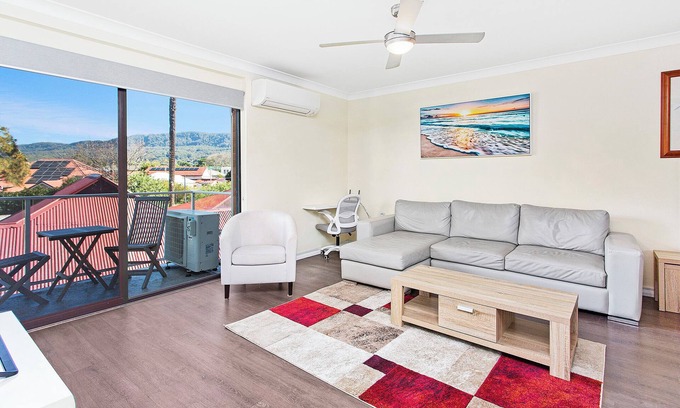 Thirroul Apartment | Holiday Pad on Thirroul Beach - 140m to beach and village amenities