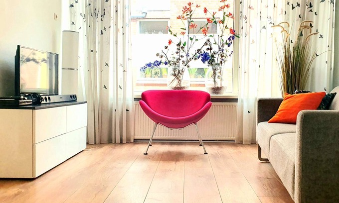 Binnenstad-Oost House | Holiday rental with 2 bedrooms at walking distance of Martini Tower