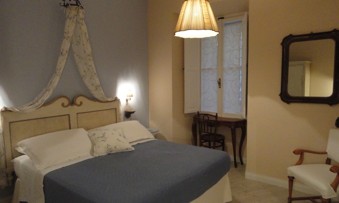 Celio Apartment | Holiday Romantic elegant historic center near the Colosseum metro A and B