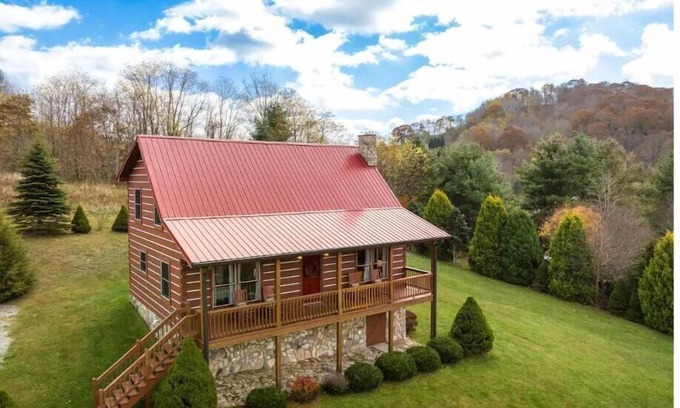 Banner Elk Cabin | Holiday & Ski Vacation in the Blue Ridge Mountains-Cozy Cabin with Amazing Views