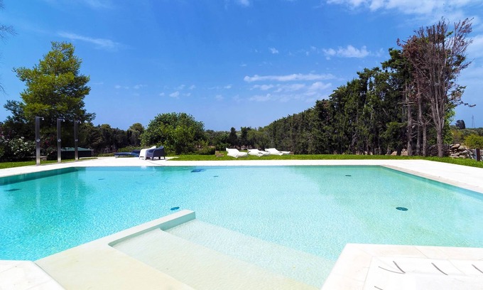 Il Monte Villa | holiday vacation large villa rental italy, apulia, puglia, gallipoli, pool, view, air conditioning, wi-fi internet, walk
