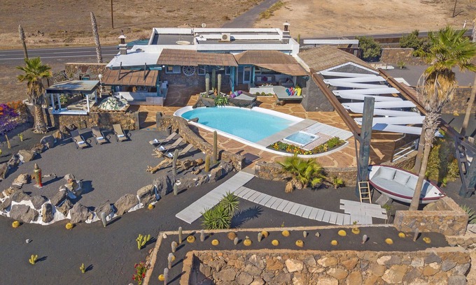 Tias Villa | Holiday Villa 'Dafmir' with Sea Views, Wi-Fi and Air Conditioning