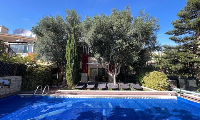 Los Cristianos Villa | Holiday Villa 'Private Pool Los Cristianos' with Mountain View, Wi-Fi and Air Conditioning