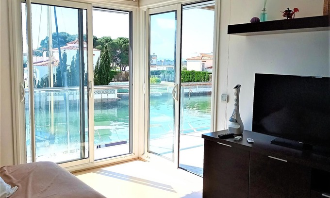 Santa Margarida Apartment | HOLIDAYS TO SANTA MARGARITA, SPACIOUS GARDEN AREA