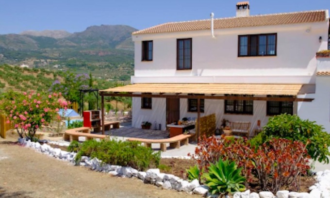 Alozaina Villa | Holidays2Alozaina Villa private pool, BBQ in nice countryside