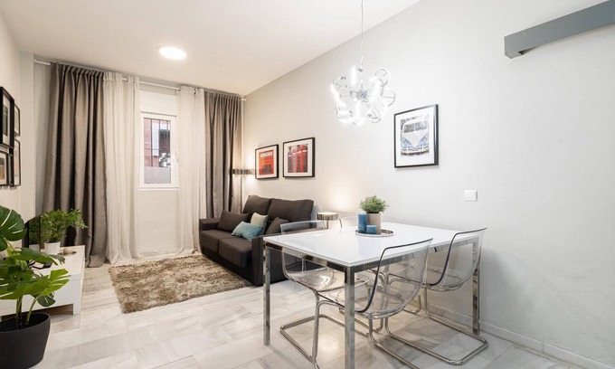 La Goleta Apartment | Holidays2Malaga Eduardo Ocon quiet&high Speed Wifi