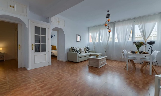 Ensanche Centro Apartment | Holidays2Malaga Pasaje de Valencia - 2 bedroom in SOHO Area
