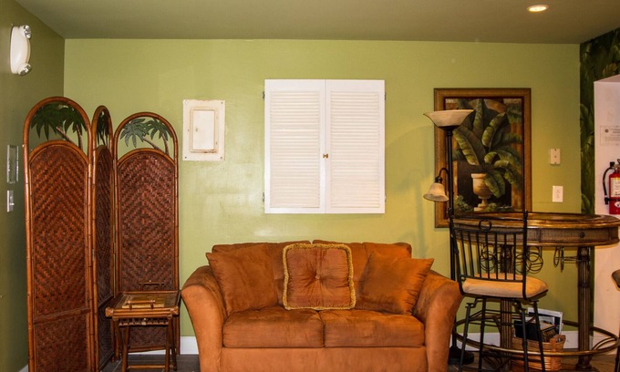 Key West Historic District House | Hollinsed House Poolside/King Studio/sleeps 2