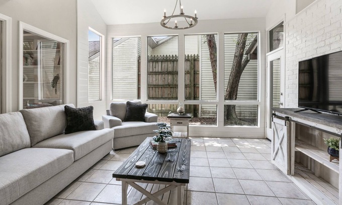 South Baton Rouge House | Hollow Escape - House near Perkins Rowe