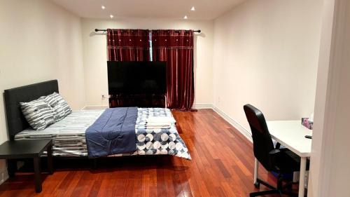 East Credit House | Hollywell
