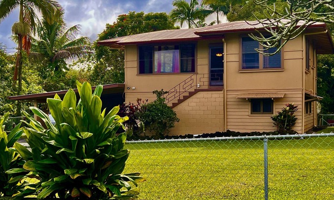 Papaikou House | Holo Holo Hale...Quite, secure country home minutes to adventures!