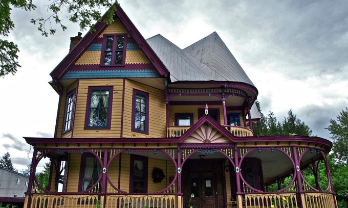 Revelstoke Bed & Breakfast | Holten Heritage House