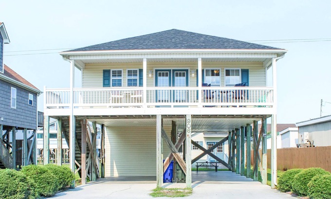 Surf City House | Home Away from Home! Across from playground, Beach, & live music