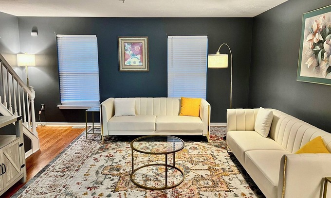 Elkton House | Home Away from Home - Local Shops, Restaurants & Grocery stores within 4 miles!