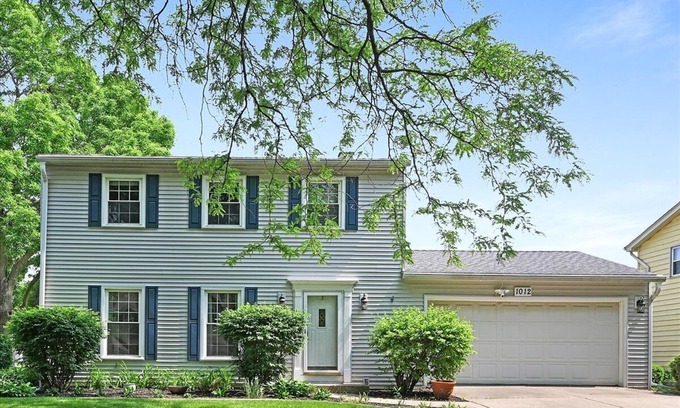 Naperville House | Home away from home, month to month rental, located in North Naperville