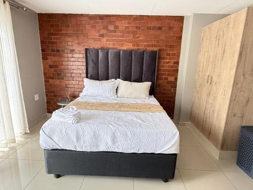 Emalahleni Bed & Breakfast | Home Away Nest