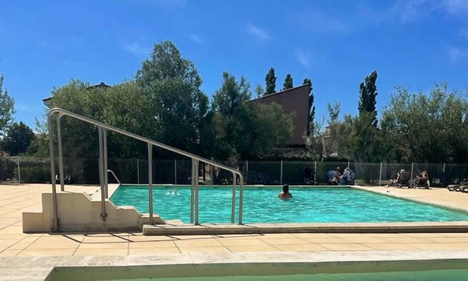 Saint-Saturnin-les-Avignon House | Homerez - Nice house for 6 ppl. with shared pool at Saint-Saturnin-lès-Avignon