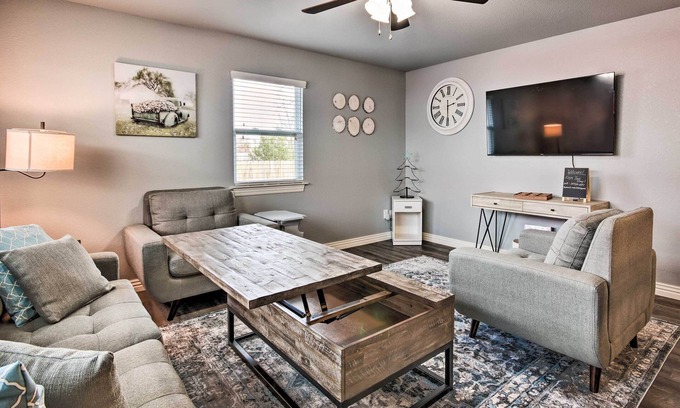 Downtown House | Home: Grassy Yard, Walk to Bentonville Square