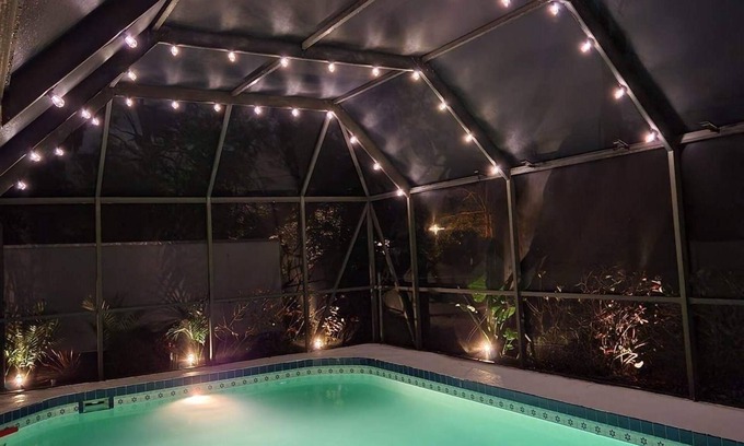 Englewood East House | Home in Englewood/heated pool