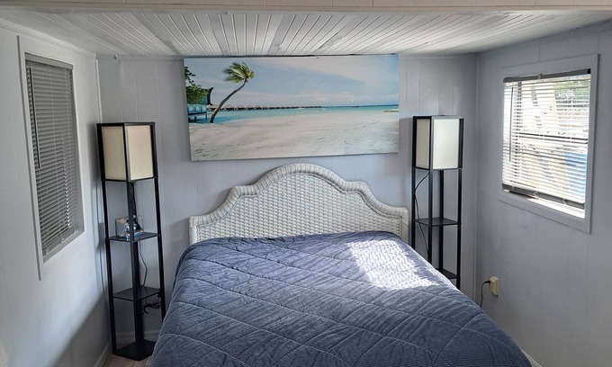 Nokomis House | Home in Nokomis 2 bed room 2 bathroom