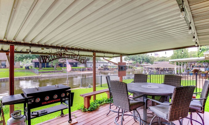 Granbury House | Home on Lake Granbury w/Hot Tub: 5 Mi to Dtwn!