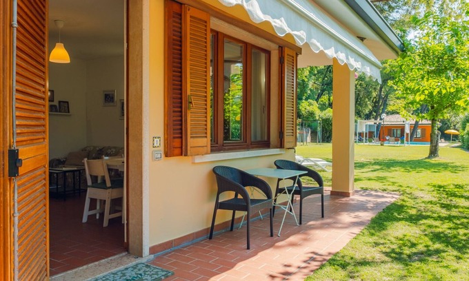 Costermano House | Home-Pool view-Private Bathroom-Apartment-lago di garda giardino