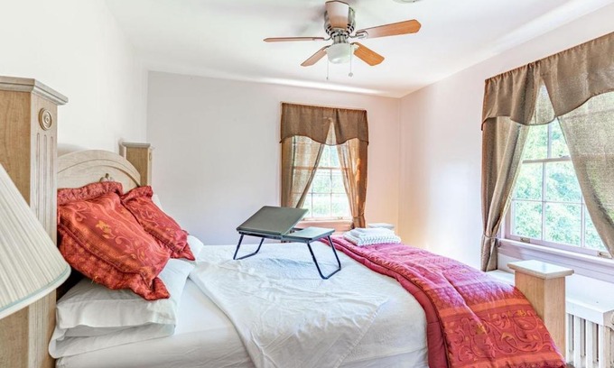Lynchburg House | Home Sweet Home Suite #3, near Liberty University, and Lynchburg Hospital, Deluxe Queen Size Bedroom