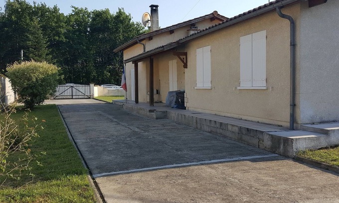 Le Teich House | Home Tranquility, easy access and close to everything