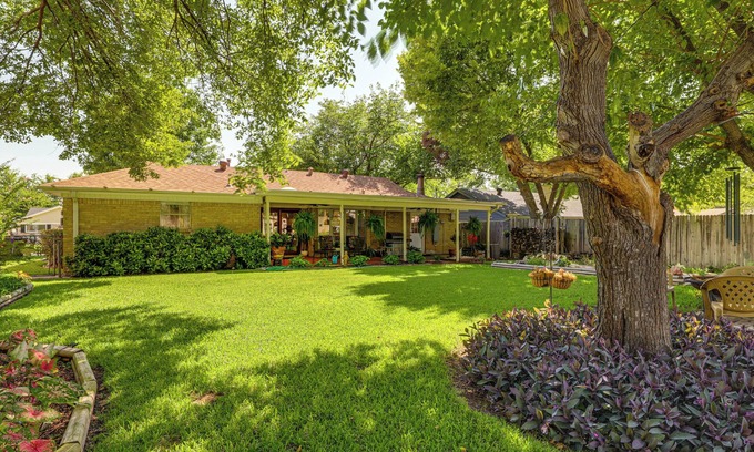 Euless House | Home w/Backyard Oasis < 7 Mi to AT&T Stadium!