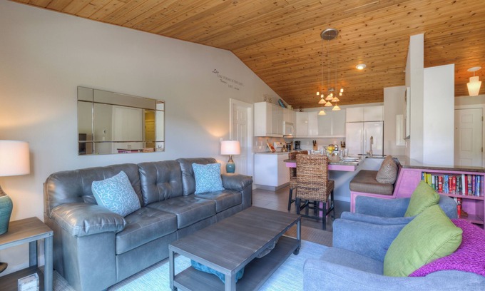 Big Sky House | Home w/hot tub & fireplace close to Big Sky Town Center & Resort - Bright and Beautiful Condo