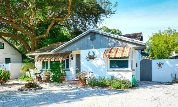 Central Sarasota House | Home within walking distance from downtown, peaceful nature surrounds the home