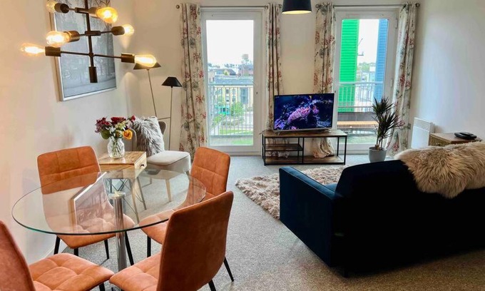 Cambridge Apartment | Home2home - Mill Park